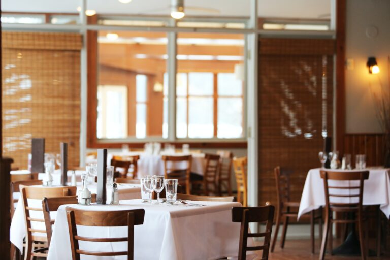Top Tips When Buying Restaurant Patio Tables and Chairs 