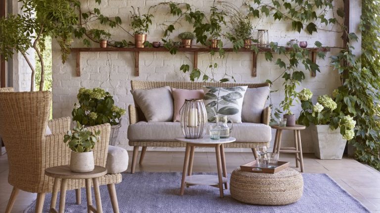 How to Create a Cozy Outdoor Living Space