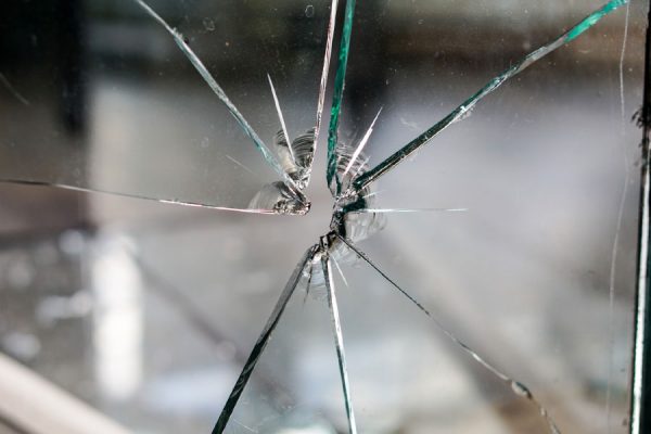 How to Spot the Signs of a Broken Window